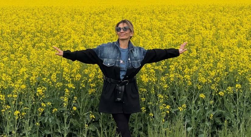 Különös balesetet szenvedett Keresztes Ildikó – Veszélyes repcemezőn fotózkodni