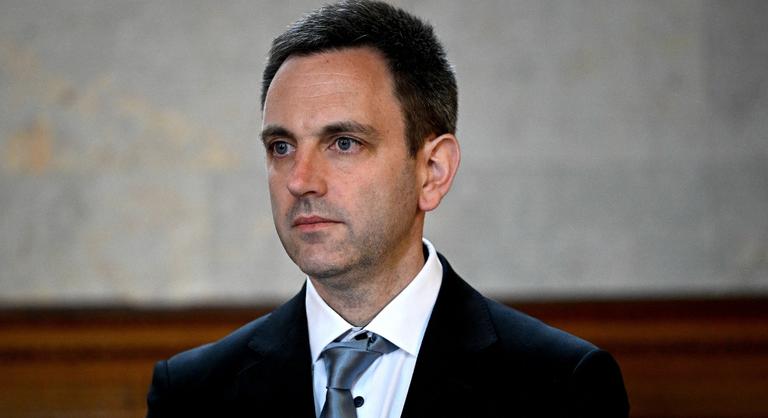 Melléthei-Barna Márton lemondásával kapcsolatban még korai a káröröm a politikai elemző szerint