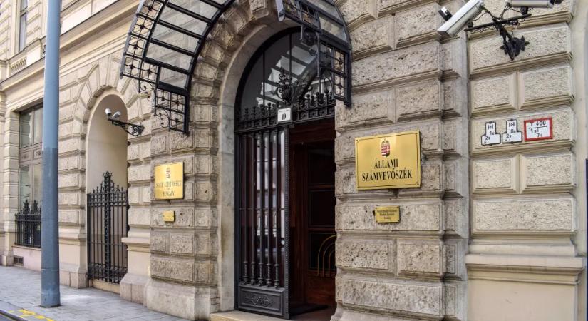 Az ügyészség nyomozói az MNB-ügyben foglaltak le iratokat az Állami Számvevőszéknél