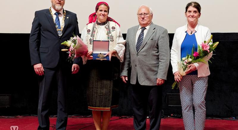 Fekete-Tóth Bianka kapta a Kiss Sándor Művészeti Díjat a Rotary Club Díjátadó Gáláján