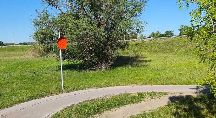 Vakon hajtanak az alagútba a szolnoki bringások: eltűntek a biztonsági tükrök