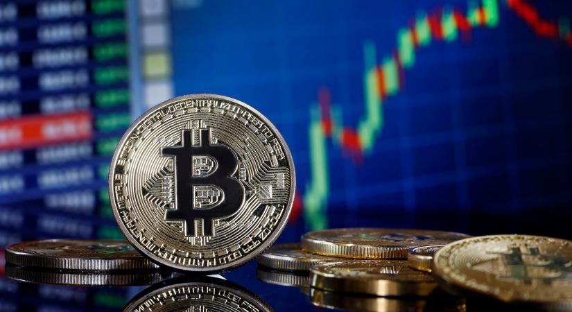 Trump fia kinevette a JPMorgant, de már ők is a bitcoint istenítik