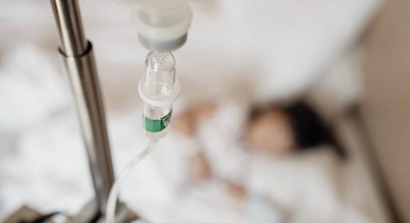 Friss, kórházba került a magyarok kedvenc énekesnője: mindenki érte aggódik