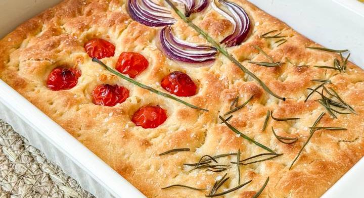 Mutatós, tavaszi focaccia: foszlós és levegős a tésztája