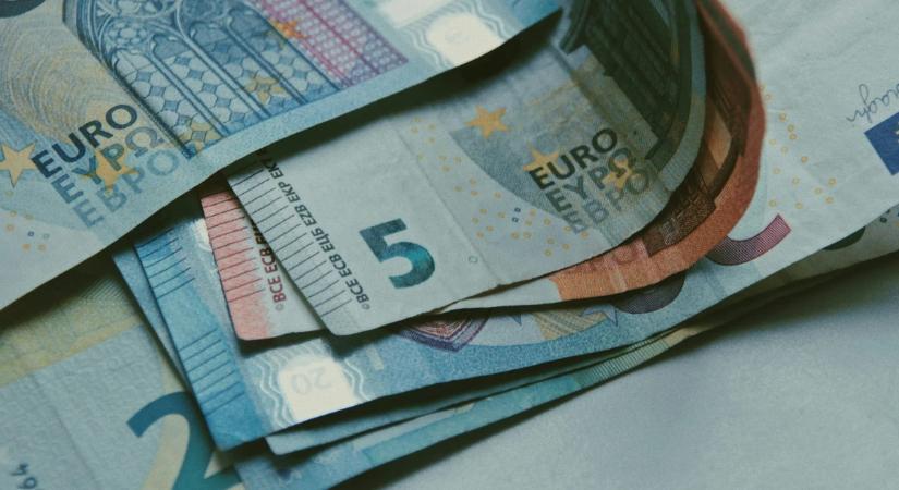 A Revolut és társai lépéskényszerbe hozták a piacot, így nyomta le a banki verseny a devizaszámlák árát