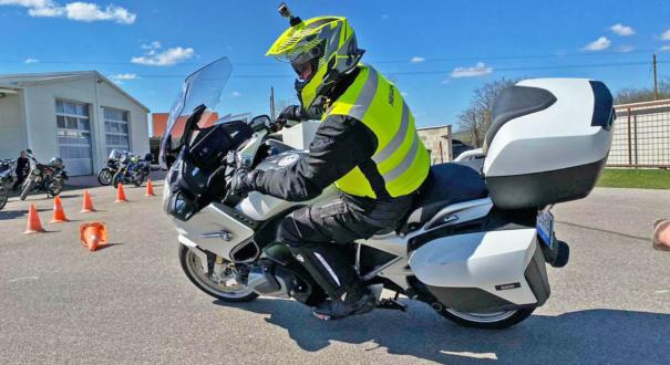 Kipróbált motoros felszerelések – IV. rész – Büse Highland túrakabát