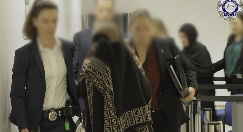 Két ausztrál nőt is emberiesség elleni bűncselekményekkel vádolnak