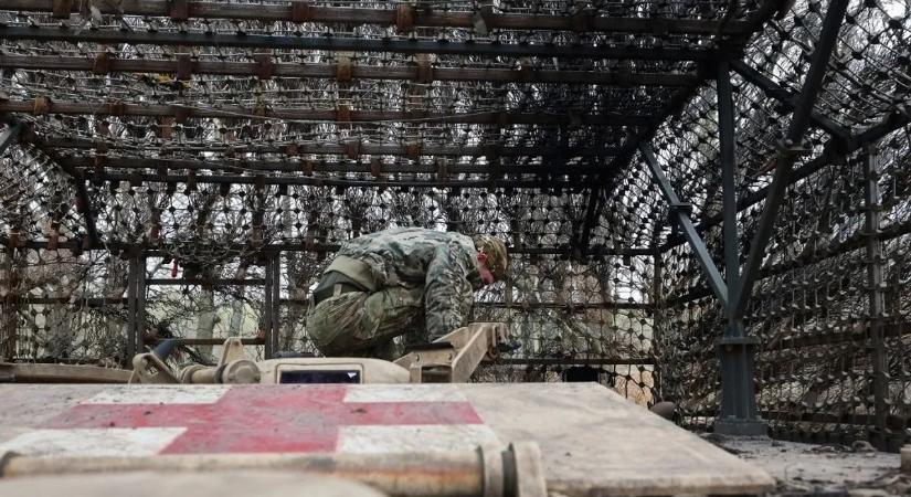 Lángokban áll Oroszország: ukrán drónok pusztító csapást mértek egy óriási finomítóra és titkos radar-központra