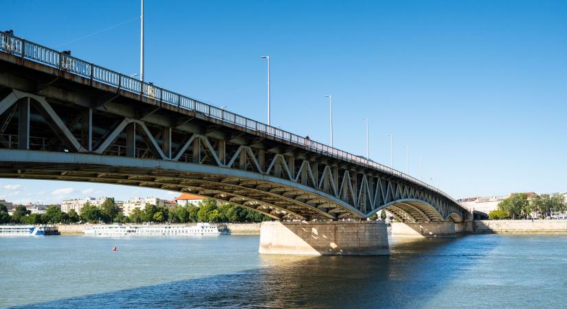 A sarucserétől a villamospályáig - Komplex felújítást készítenek elő a Petőfi hídon