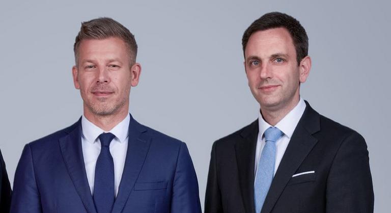 Magyar Péter a választások óta először futott politikai aknamezőre