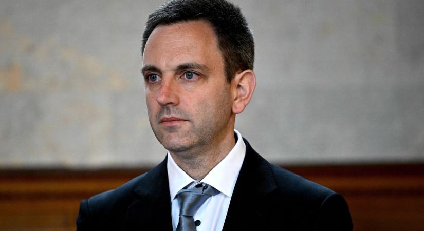 Egymás után érkeznek a reakciók Melléthei-Barna Márton visszalépésére