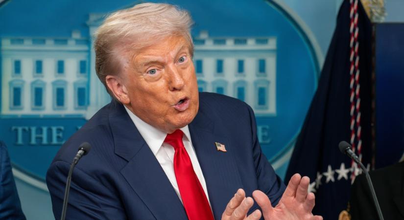 Trump elhalasztotta az EU-ból érkező járművekre kilátásba helyezett vámemelést