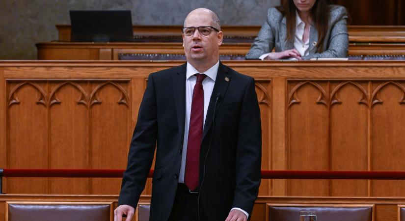Ha van Ferrarija a Matolcsy-klánnak, akkor akár Dubajból is visszahozzák