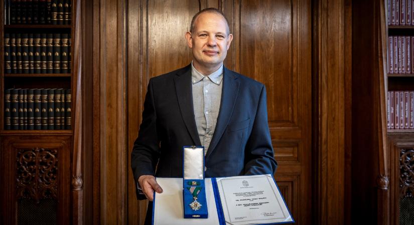 Állami kitüntetést kapott Dubóczki Zsolt, a légimentők főorvosa