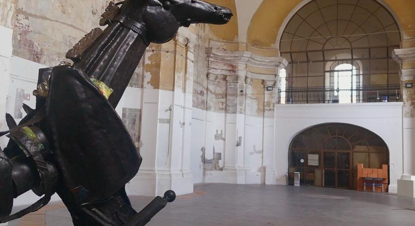 Egyedi kiállítások a komáromi Limes Galéria májusi programjai között