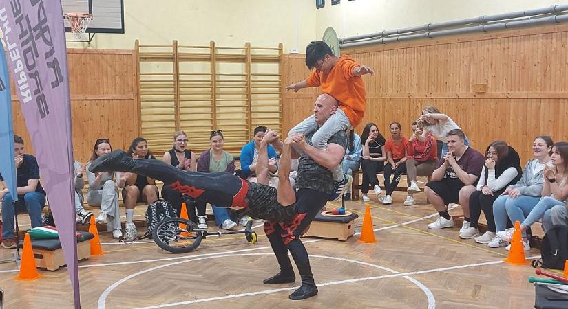 Rippelék után döntésszínházba várták a barcsi fiatalokat