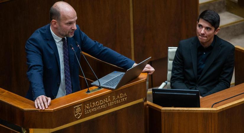 A lex Beneš eltörlése nélkül nem lehet javítani a szlovák-magyar viszonyon – Matovičék törvényjavaslatot adtak be a szájzártörvény ellen