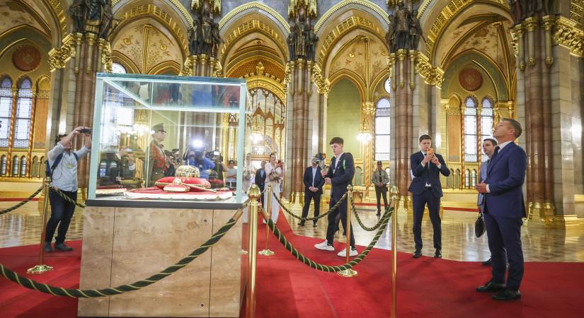Neue Zürcher Zeitung-elemzés: Törékeny a budapesti „Messiás” mandátuma