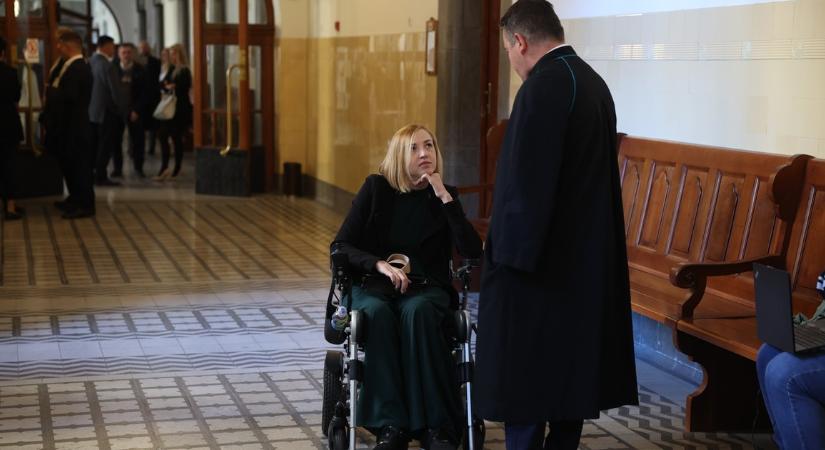 "Nem vagyok annyira jól" – Így érkezett a tárgyalásra a Jókai utcai házomlásban megsérült balerina