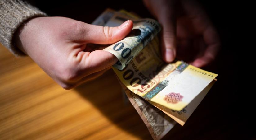 Nyugdíjpénz: átlagosan 71 ezer forint maradhat az államnál, ha nem figyelünk az adóbevallásnál
