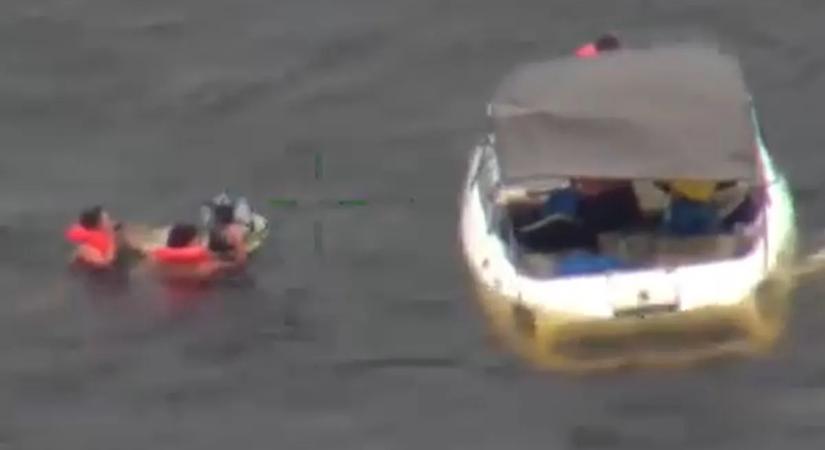 Drámai mentés Floridában: egy elsüllyedt hajó utasai kerültek bajba – videó