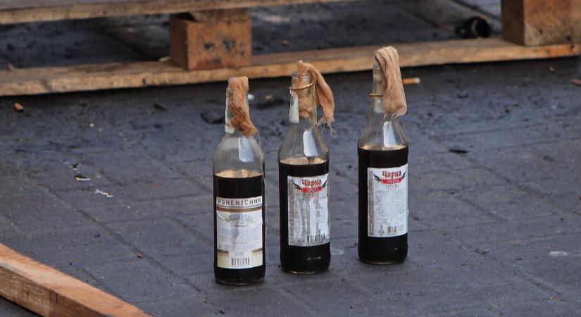 Felfüggesztettet kapott az egyik pártot Molotov-koktéllal fenyegető hódmezővásárhelyi férfi