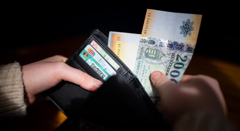 A munkabér több mint 40 százalékát vonja el az állam Magyarországon