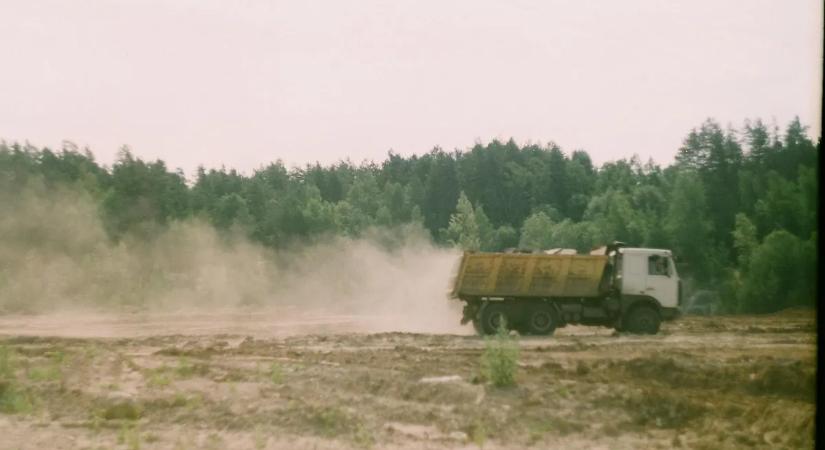 Túlélte a szankciókat a dömperek Ferrarija, a mindenen is átgázoló Kamaz