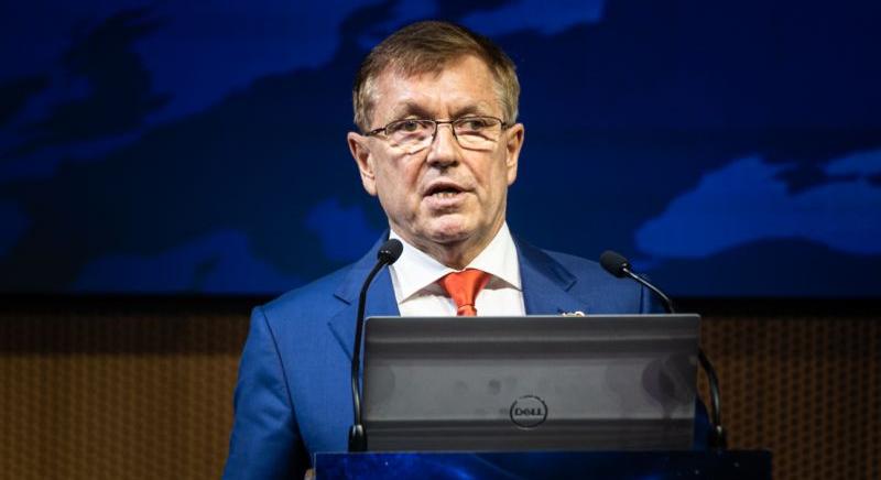 Matolcsy György a közös gyerekért harcol feleségével, Vajda Zitával