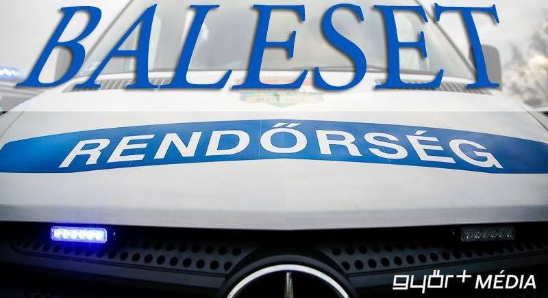 Két személyautó ütközött Téten – tűzoltók és mentők a helyszínen