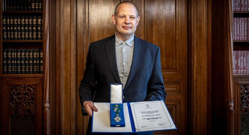 Kitüntették a főorvost, aki nyitott szívműtétet hajtott végre a nyílt utcán
