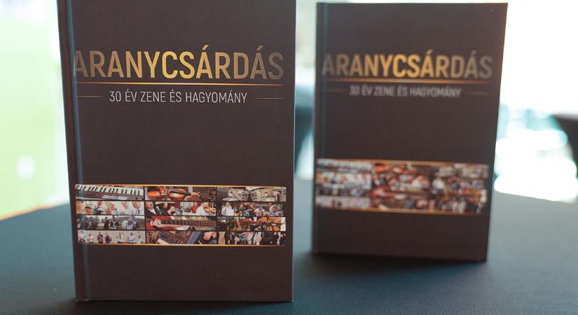Kórógy: három évtized dallamai könyvbe zárva – bemutatták az Aranycsárdás történetét
