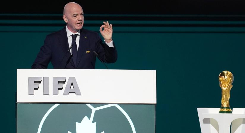 „A piachoz igazodunk” – jelentette ki a FIFA-vezér, miután a triplájára emelte a vb-döntő méregdrága jegyeinek az árát