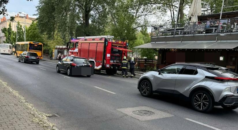A közeli pub dolgozói fékeztek meg egy tüzet Győrben