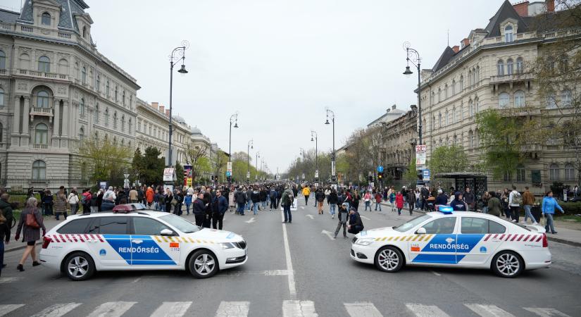 Megbénul Budapest szombaton, felejtsd el az autót
