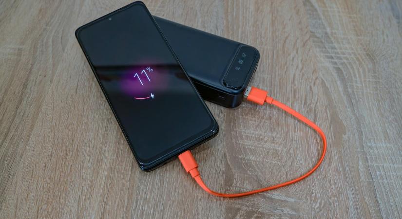 Az éjszaka mindent megold: miért jobb a telefon adaptív töltése, mint a gyorstöltés?
