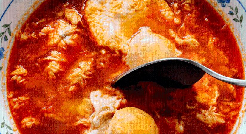 A falusi háziasszonyok elárulták: így készül a tojásleves az eredeti recept alapján