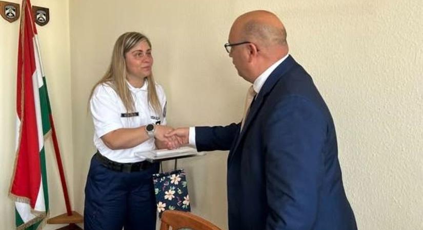 Biztonság az iskolapadok között: rangos kitüntetést kapott a miskolci iskolaőr