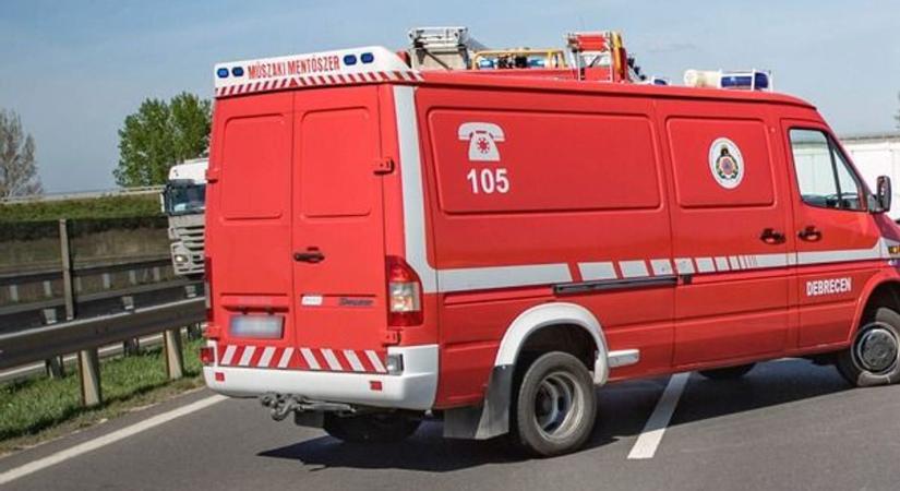Kigyulladt egy lakóautó az M3-as hajdú-bihari szakaszán!