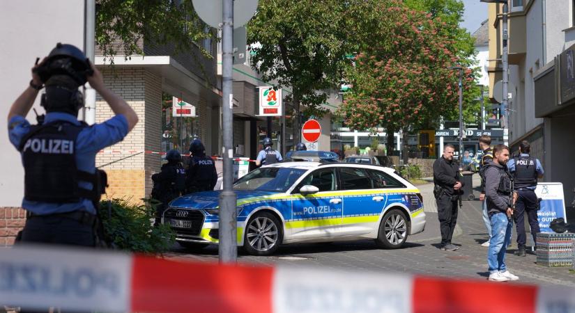 Túszejtés zajlik egy németországi bankban