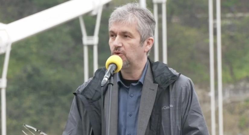 Távozik a parlamentből, de utolsó videójában odaszúrt a régi és az új hatalomnak is