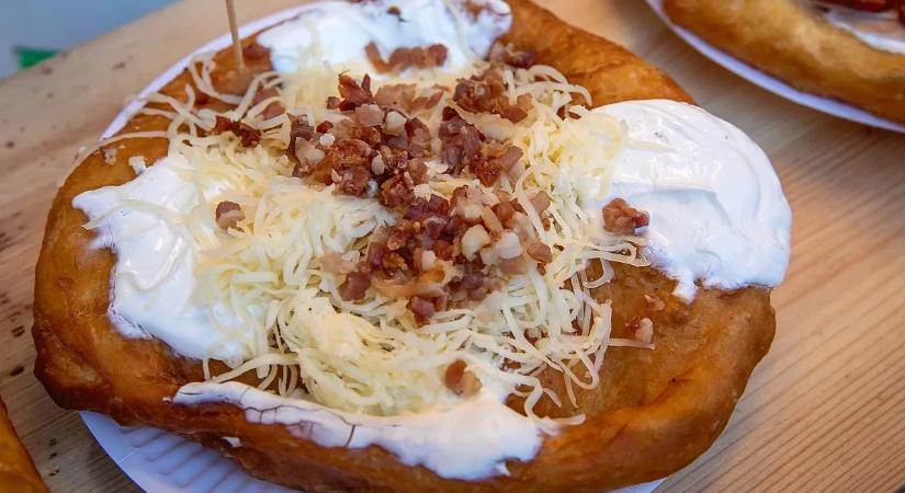 Brutális árakon jön idén a lángos – komoly meglepetés érheti a nyaralókat a Balatonnál