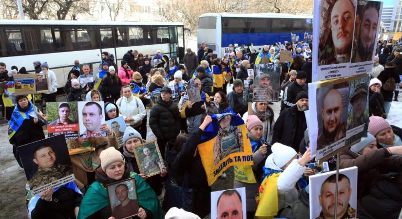 Ukrajna több mint 300 olyan katonáról tud, akiket azután öltek meg az oroszok, hogy már letették a fegyvert