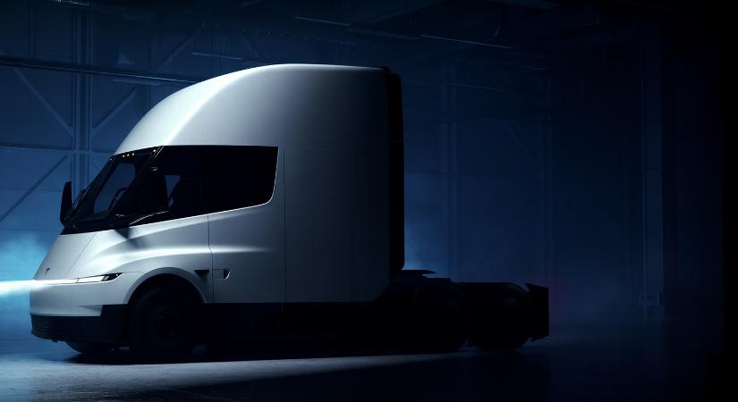 Kiderült mekkora akkut rak a Tesla a kamionjába