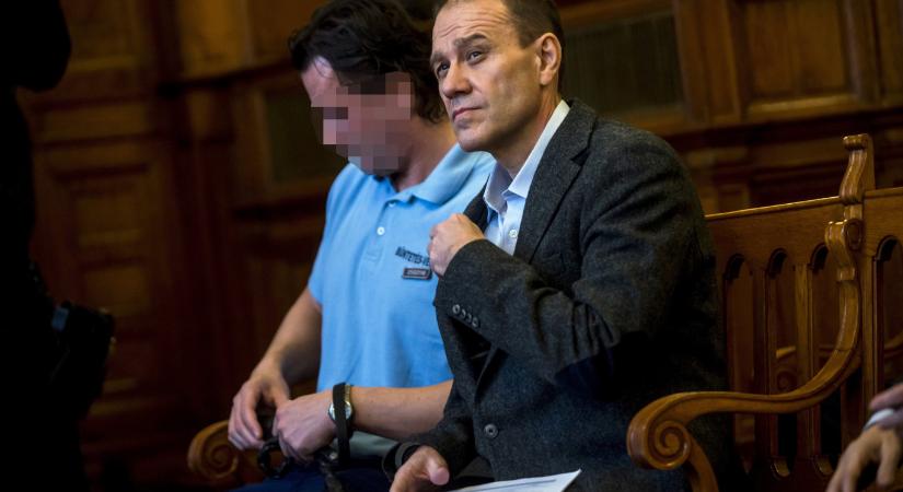 Tarsoly Csabát elvitték a rendőrök, elkezdte kétéves börtönbüntetése letöltését