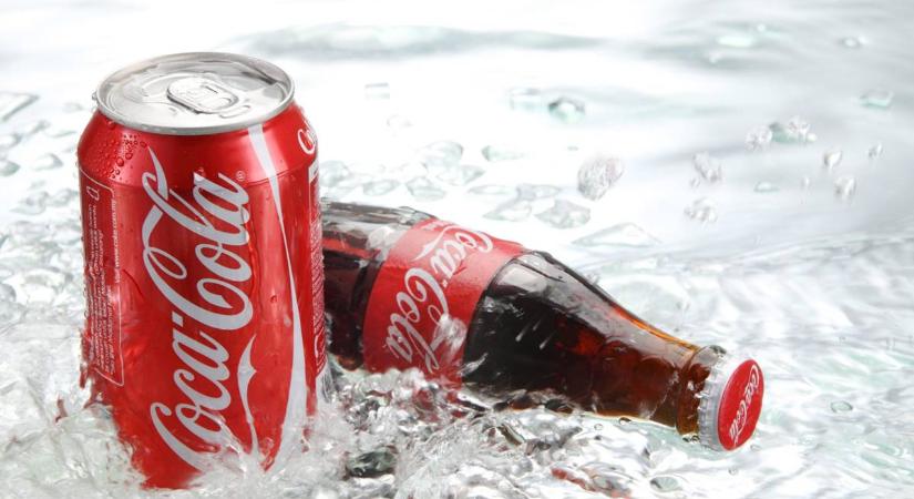 Gyógyszernek indult, a világ legnépszerűbb üdítője lett – 140 éve jelent meg az első üveg Coca-Cola