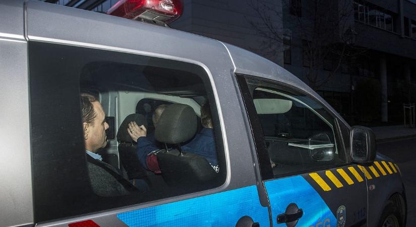 Elvitték a rendőrök Tarsoly Csabát, két évet kapott