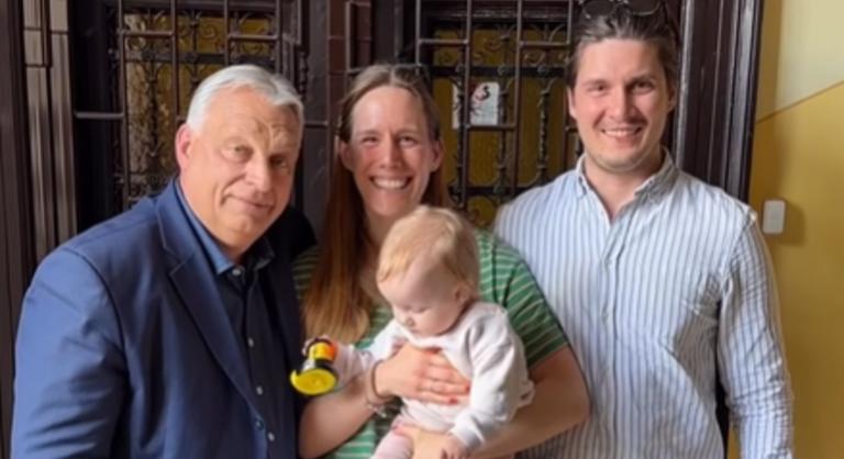 „Szia, Vitya!” – Orbán Viktor egy babával és egy festővel is pózol a legújabb videójában