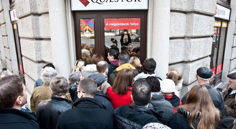 Budapesti otthona elől vitték el a milliárdokat sikkasztó brókert
