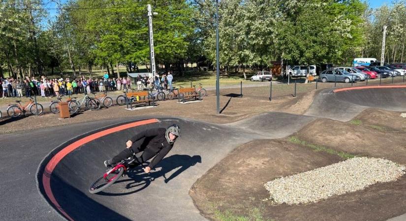 38 millió forintos sportfejlesztéssel gazdagodott Daruszentmiklós – ünnepélyesen átadták az új bringaparkot (galéria)